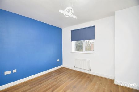 Flowers Avenue, Ruislip, HA4 - Photo 3