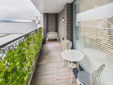 Apartment 5, 124 - Photo 3