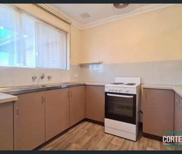 Low-Maintenance Living in Spearwood! - Photo 3