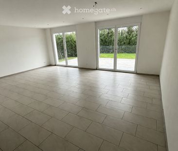 Grosszügiges 6.5-Zimmer-Doppeleinfamilienhaus (Haushälfte) in Erlen... - Photo 1