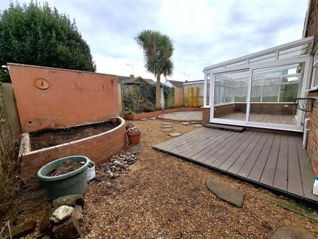 3 bedroom detached bungalow to rent - Photo 4