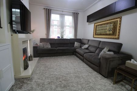 4 bed mid-terraced house to rent in Oldham Road, Ashton-Under-Lyne, OL7 - Photo 2