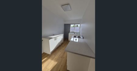 Modern & Comfortable 2-Bedroom Unit in Pascoe Vale - Photo 5