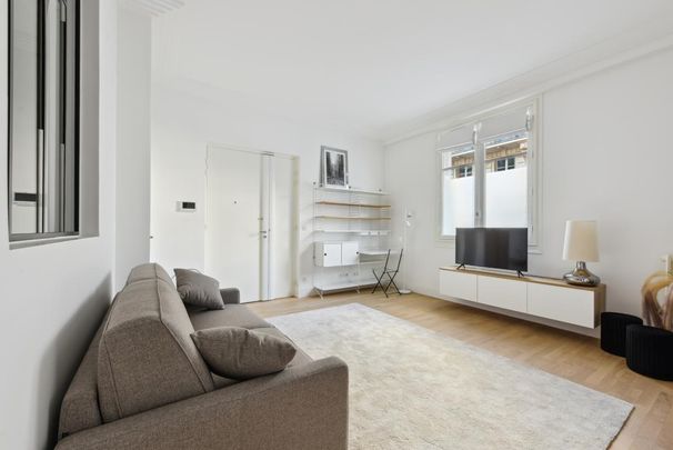 Location Appartement 1 pièce 35m² PARIS 16ème - Photo 1