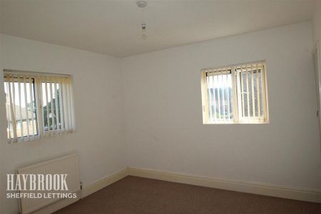 3 bedroom semi-detached house to rent - Photo 2