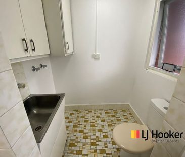 SPACIOUS ONE BEDROOM APARTMENT THAT TICKS ALL THE BOXES. - Photo 4