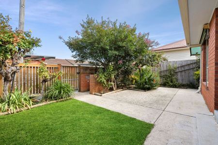 Refreshed & Reinvigorated - Two Bedroom House, Remote Garage, Fully Fenced - Photo 5