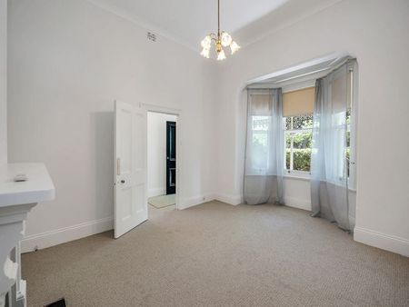 Character Home in Prime Rose Park Location - Photo 4