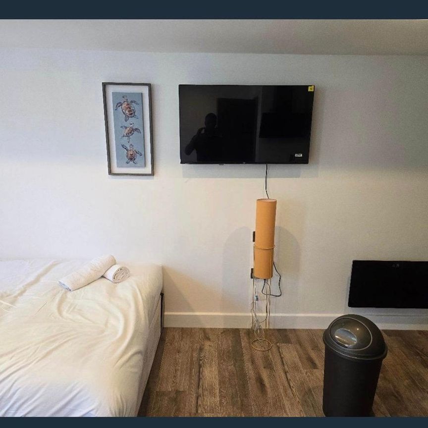 Studio Flat, London Road, SW16 - Photo 1