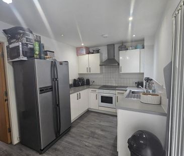 1 bedroom in a house share to rent - Photo 6