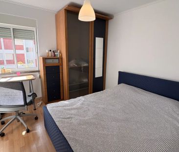 Room in a shared 3-bedroom apartment for rent in Lisbon. - Photo 2