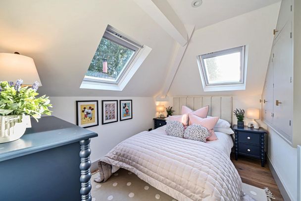 3 bedroom Flat To Let - Photo 1