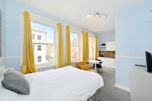 Castletown Road, West Kensington - Photo 1