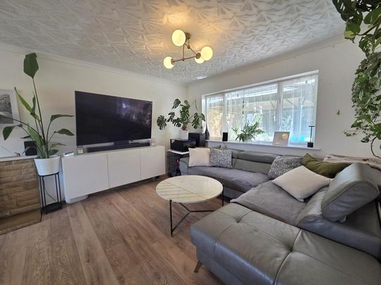 3 bedroom property to rent - Photo 1