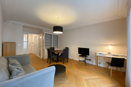 Appartement à louer rue de Sèvres, Paris 7ème - Photo 2