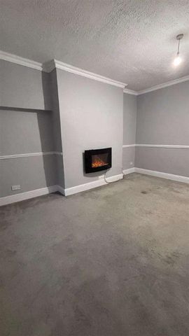 Church Street, Longwood, HD3 - Photo 2