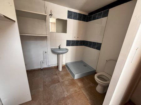 Location Appartement 3 pièces 131m² - Photo 2