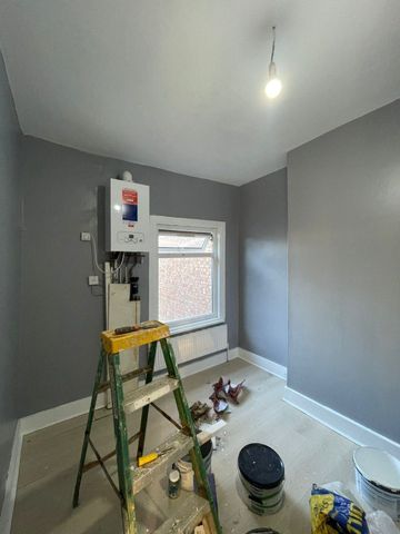 Two/Three bedroom first floor flat close to Ilford station-£1800 pcm - Photo 3