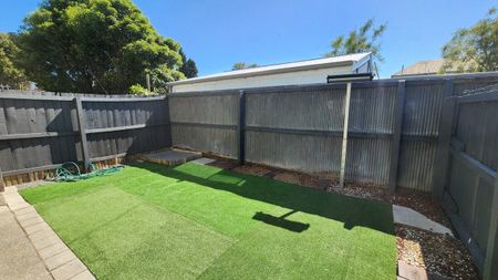 Sunny 2-Bedroom Home in Waltham – Comfort and Convenience Await! - Photo 2