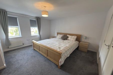 2 Bedroom Apartment HOMEOW - Photo 4