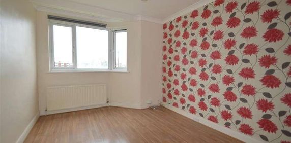 Rainham Road South, Dagenham, RM10 - Photo 2