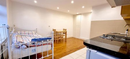 Studio to rent - Photo 2