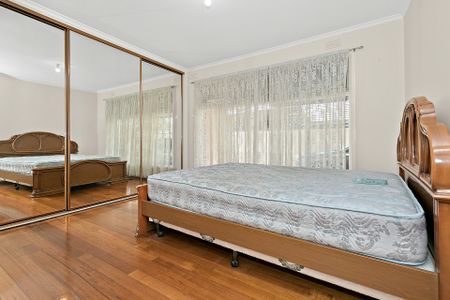 35 Ginifer Avenue, Altona North VIC, Belconnen - Photo 2