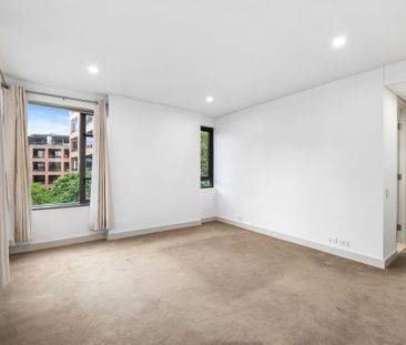 Exclusive Oversized Residence Framed by Harbour Bridge Views - Photo 3
