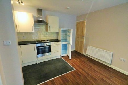 1 bedroom ground floor flat to rent - Photo 2