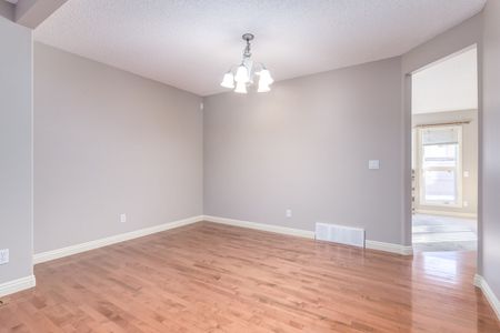 129 Everwillow Green Southwest, Calgary - Photo 4