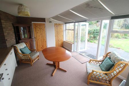 2 bedroom detached bungalow to rent - Photo 3