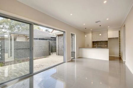 Contemporary courtyard home - Photo 4
