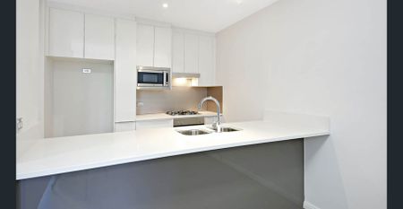 Modern 2-Bedroom Unit - 2 min walk to Train Station - Photo 3