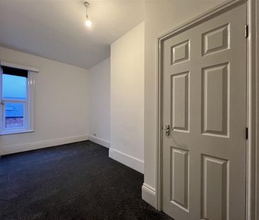 Victoria Road, Scarborough - Photo 1