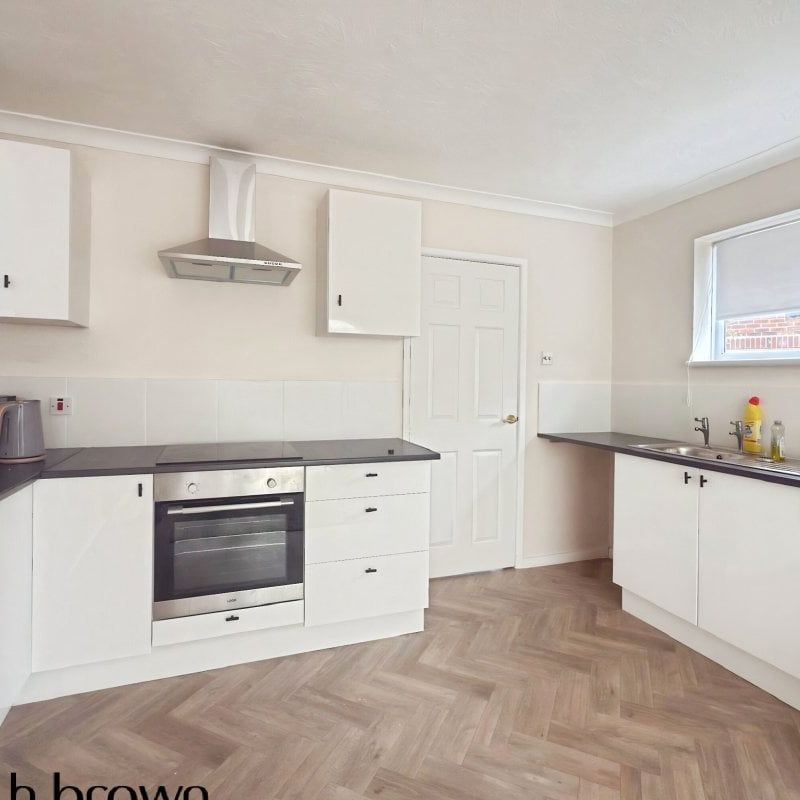 Cypress Close - Photo 1