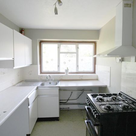 2 bedroom maisonette to rent - Photo 3
