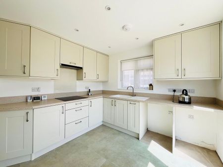 2 bedroom detached bungalow to rent - Photo 2
