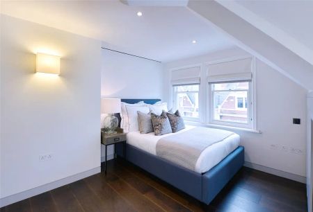 2 bedroom flat in Mayfair - Photo 2