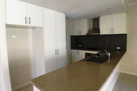 Stylish and Low-Maintenance Living: Your Dream Home Awaits! - Photo 2