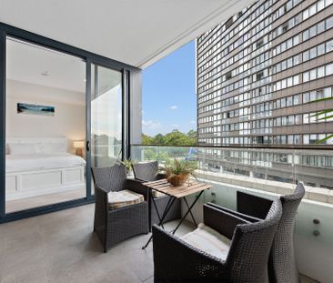 Fully Furnished Executive Style One Bedroom Apartment - Photo 2