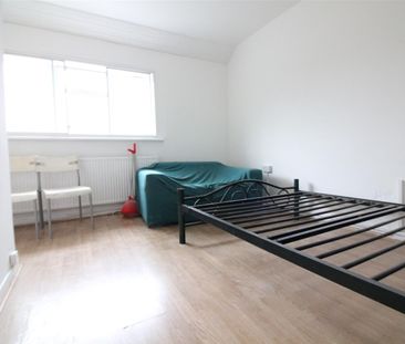 Bath Road, Hounslow - Photo 1