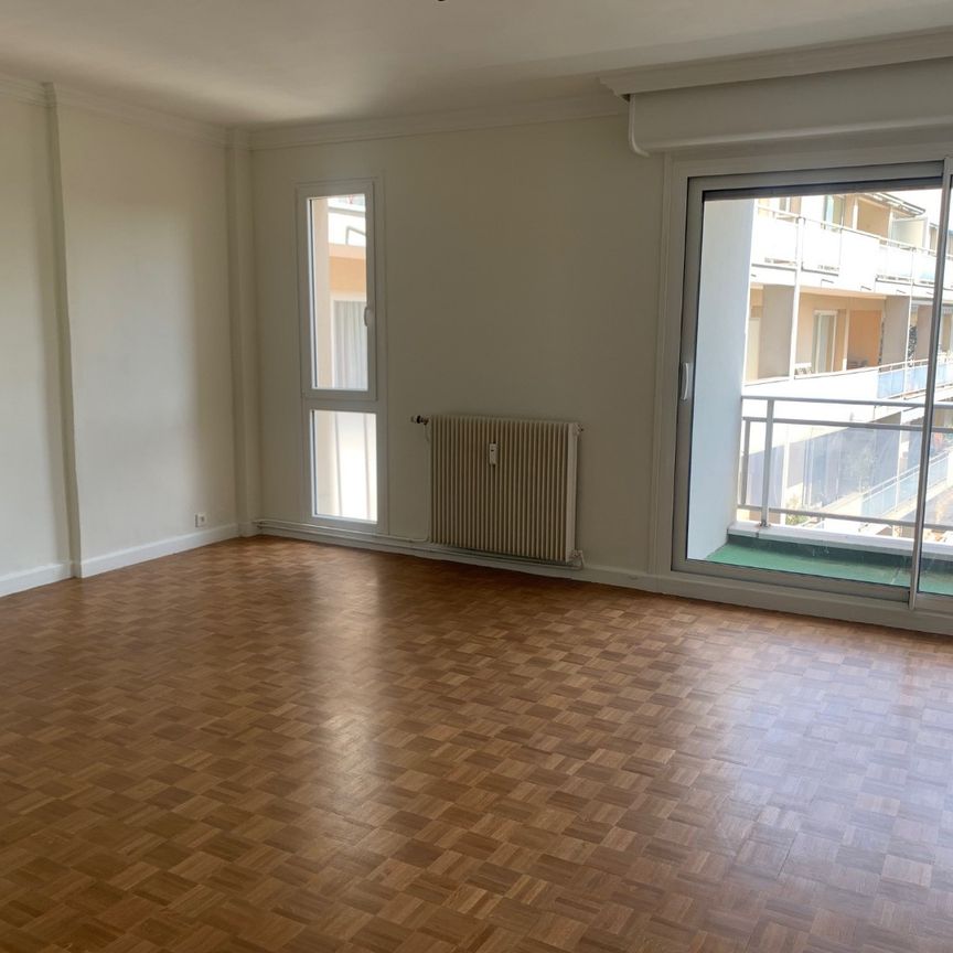 Location Appartement 4 pièces 107m² LILLE 59000 - Photo 1