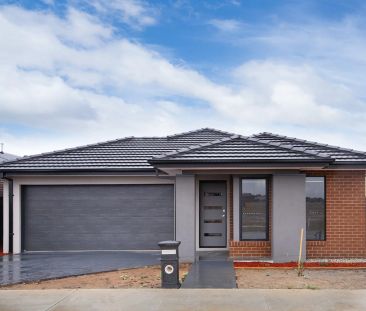 Modern home, offering comfortable living with low maintenance - Photo 3