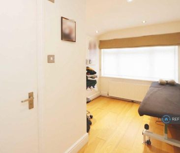 4 bedroom detached house to rent - Photo 5