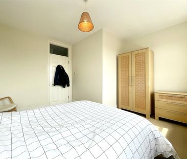 1 Bedroom - Photo 2