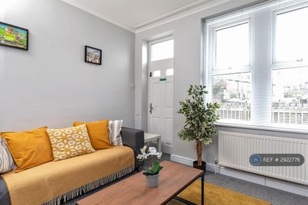 1 bedroom in a house share to rent - Photo 3
