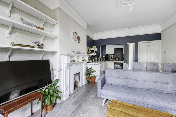 2 bedroom ground floor flat to rent - Photo 1