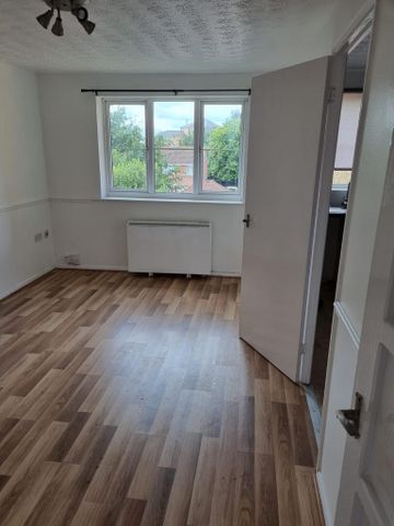 1 bedroom flat to rent - Photo 2