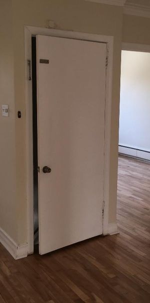 Upper Duplex for Rent / Ville St. Laurent - Photo 1