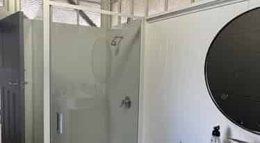 Warehouse Precinct Living: Modern 3-Bedroom Apart - Photo 5